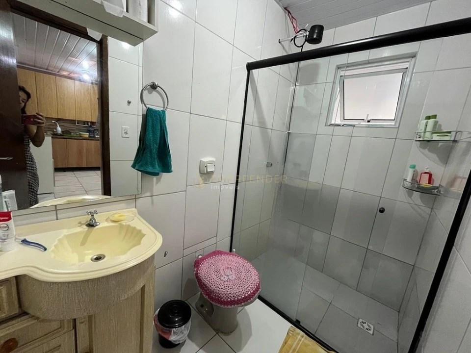 CASA COM 2 DORMITÓRIOS NO JARDIM CANADÁ