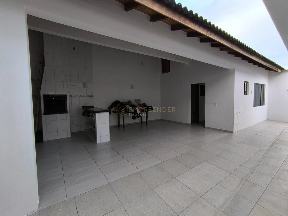 CASA COM PISCINA E ÁREA GOURMET EM PRAIA DE LESTE