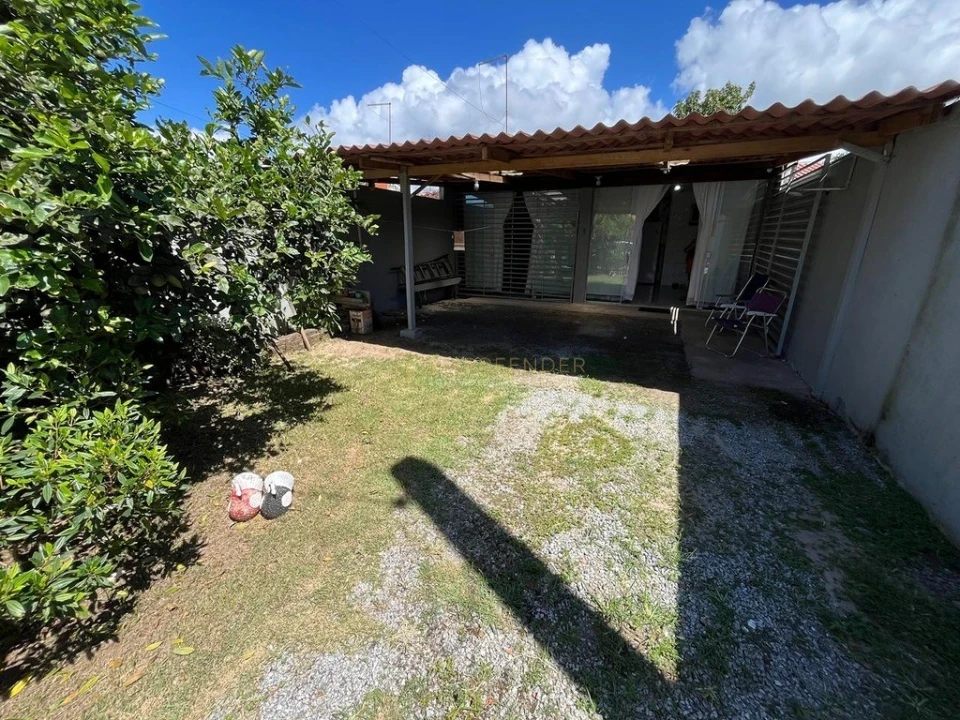 CASA COM 2 DORMITÓRIOS NO JARDIM CANADÁ