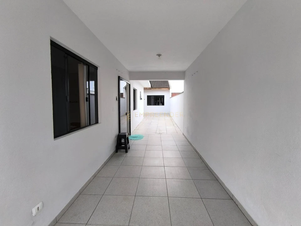 CASA COM PISCINA E ÁREA GOURMET EM PRAIA DE LESTE