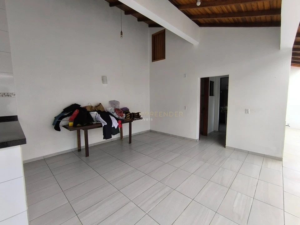 CASA COM PISCINA E ÁREA GOURMET EM PRAIA DE LESTE