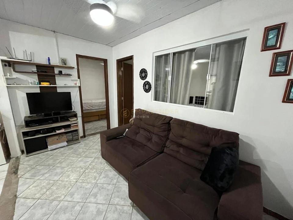 CASA COM 2 DORMITÓRIOS NO JARDIM CANADÁ