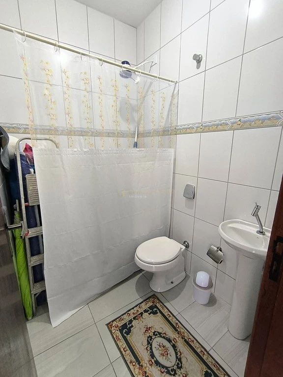 CASA COM PISCINA E ÁREA GOURMET EM PRAIA DE LESTE
