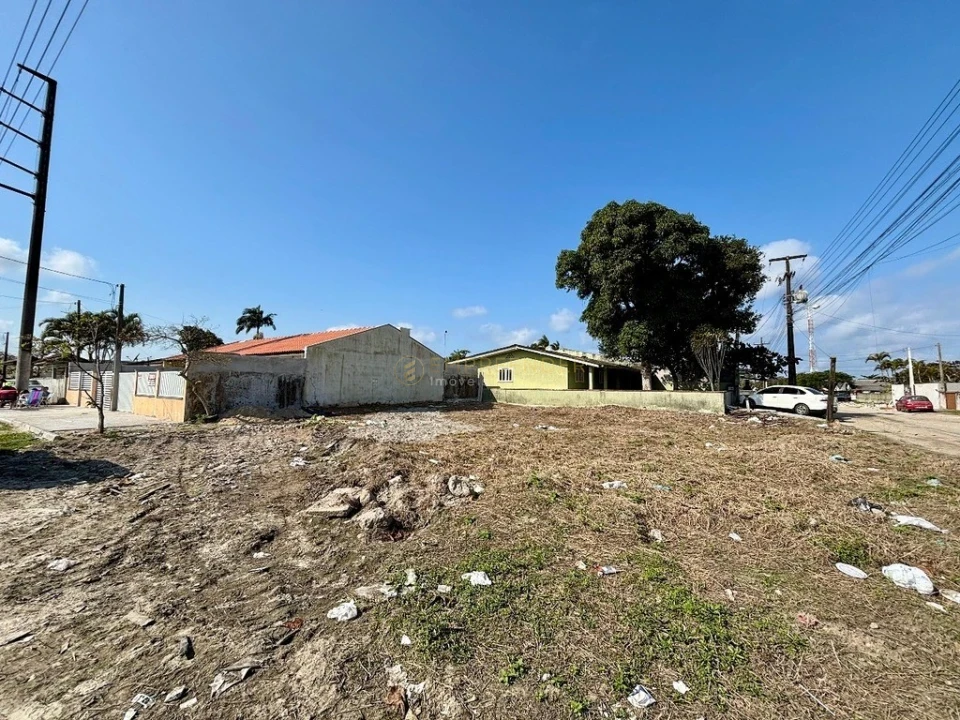 TERRENO DE ESQUINA NO BALNEÁRIO LEBLON