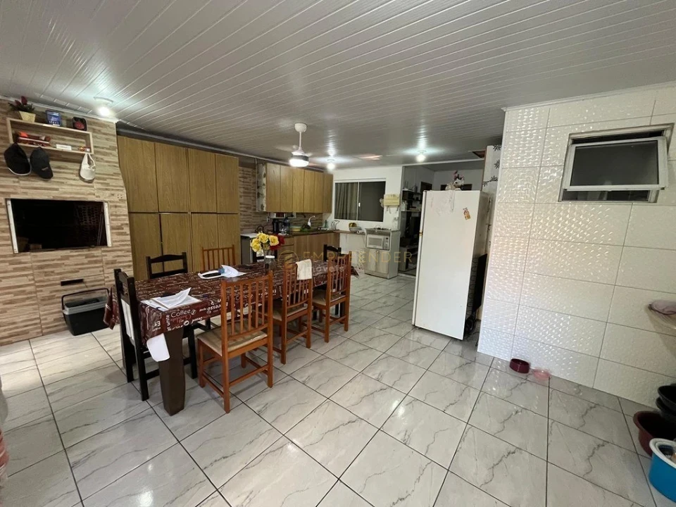 CASA COM 2 DORMITÓRIOS NO JARDIM CANADÁ