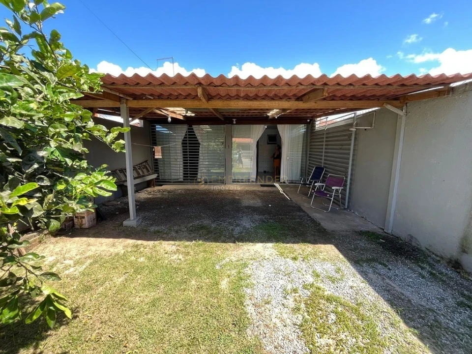 CASA COM 2 DORMITÓRIOS NO JARDIM CANADÁ