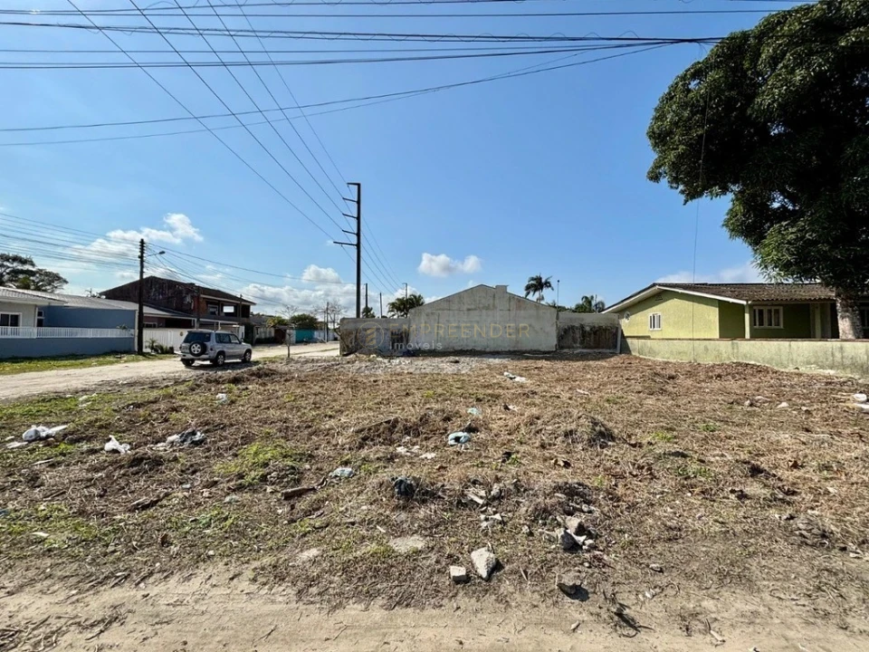 TERRENO DE ESQUINA NO BALNEÁRIO LEBLON