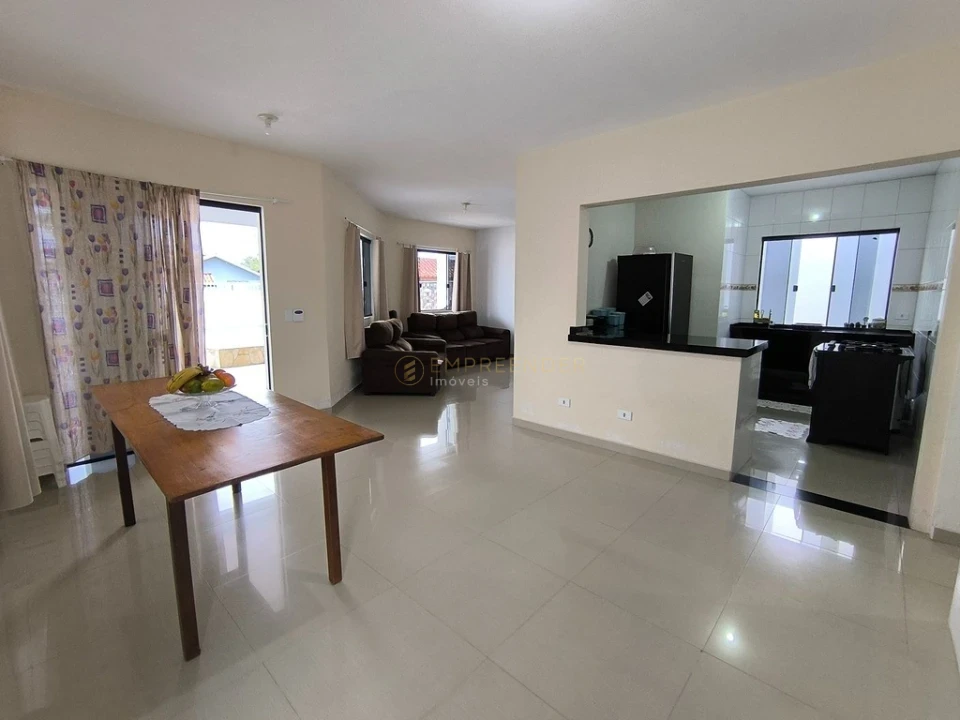CASA COM PISCINA E ÁREA GOURMET EM PRAIA DE LESTE
