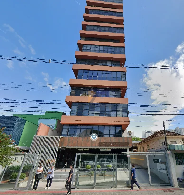 Sala comercial mobiliada para locação e venda localizada no Condomínio Comercial Londri-Center
