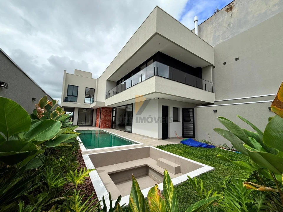 Sobrado localizado no Jardim das Mansões, em Cambé