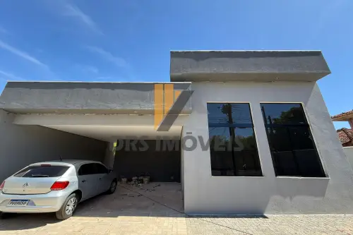 Excelente casa Assobradada com 03 quartos e área Gourmet e churrasqueira.