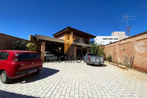 Sobrado para venda e locação Próximo Prefeitura de londrina com 600 m2 de construção.