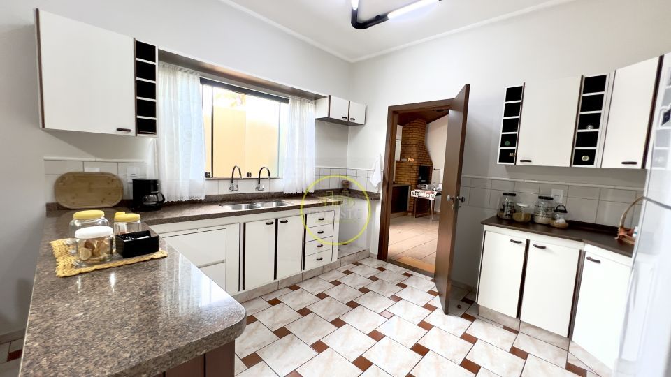 CASA TERREA AVENIDA TIRANDENTES