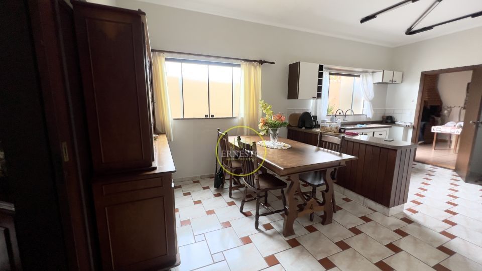 CASA TERREA AVENIDA TIRANDENTES