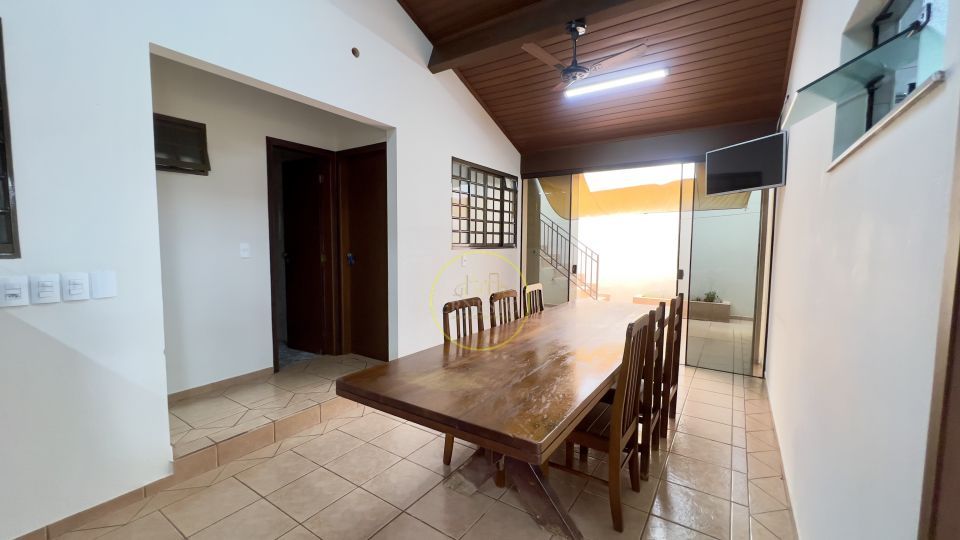 CASA TERREA AVENIDA TIRANDENTES