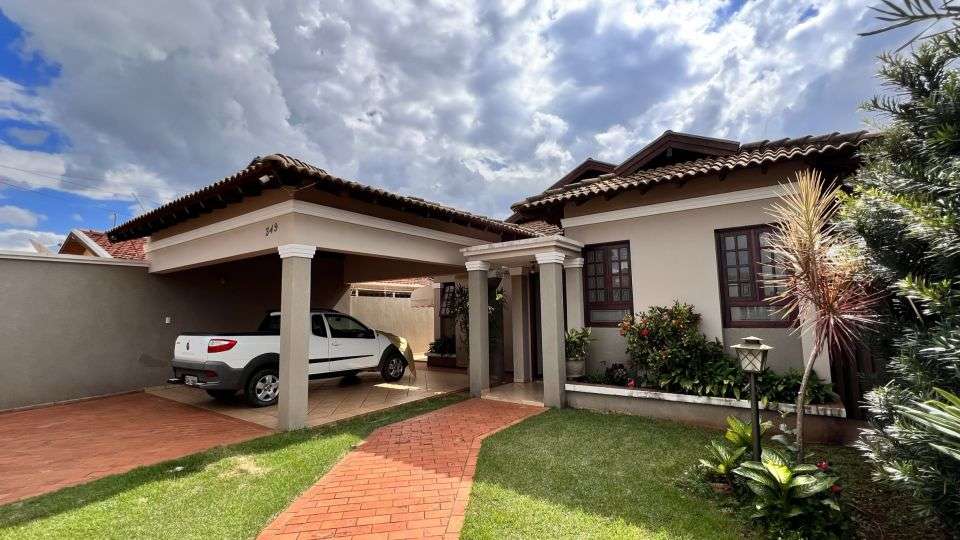 CASA DE ALTO PADRÃO COM 700M² DE ÁREA TOTAL