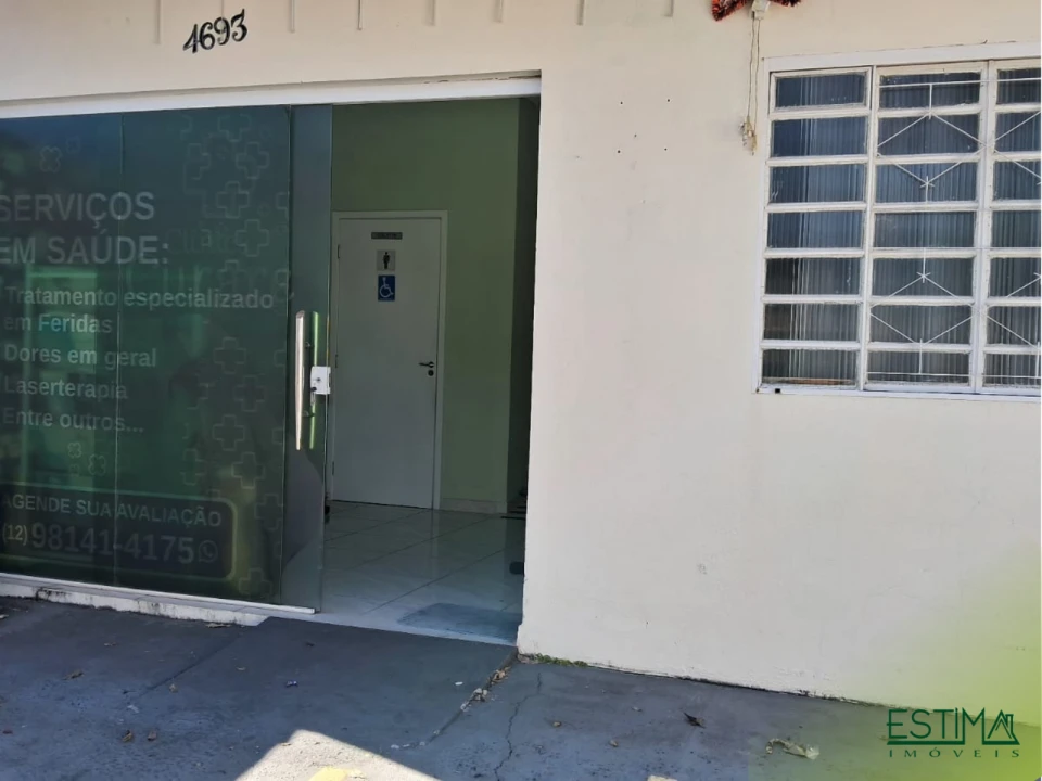 Casa com Sala Comercial Bosque dos Eucaliptos