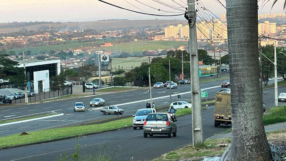 Imagens do imóveis Barracão com Doca e Pátio | Industrial/Comercial.