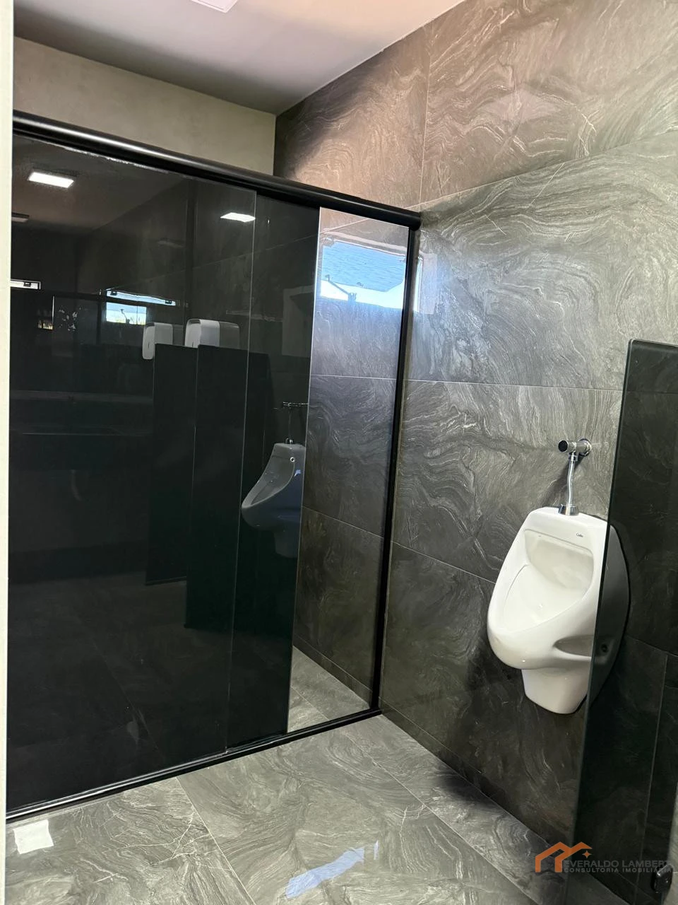 Imagens do imóveis LOJA COMERCIAL NOVA |  MOBILIADA  | PROX. AO LAGO IGAPÓ.