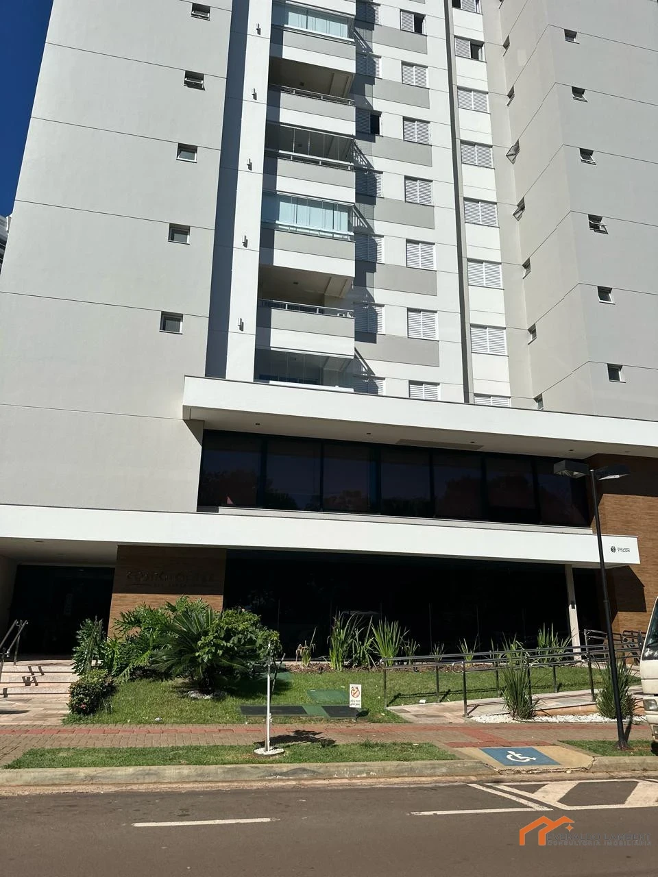 Imagens do imóveis APARTAMENTO ED. COSMOPOLITAN RESIDENCE