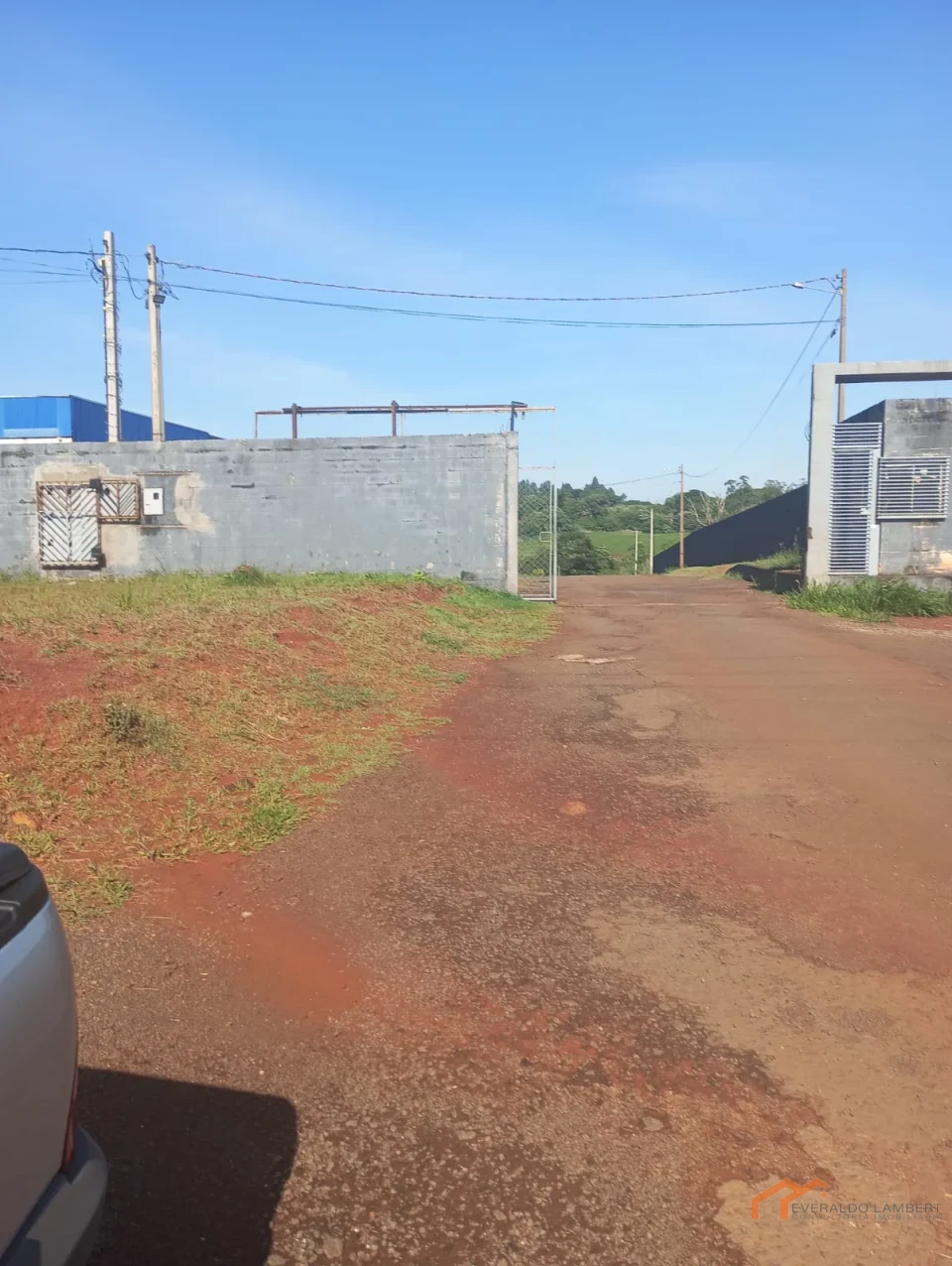 Imagens do imóveis BARRACÃO 1000m² | INDUSTRIAL/COMERCIAL.