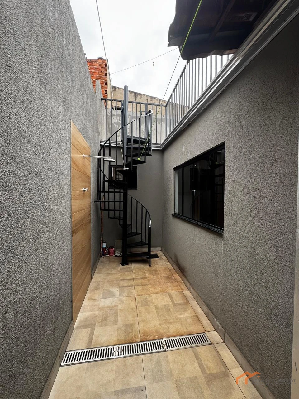 Imagens do imóveis CASA NOVA | COMPLETO DE ARMÁRIOS.