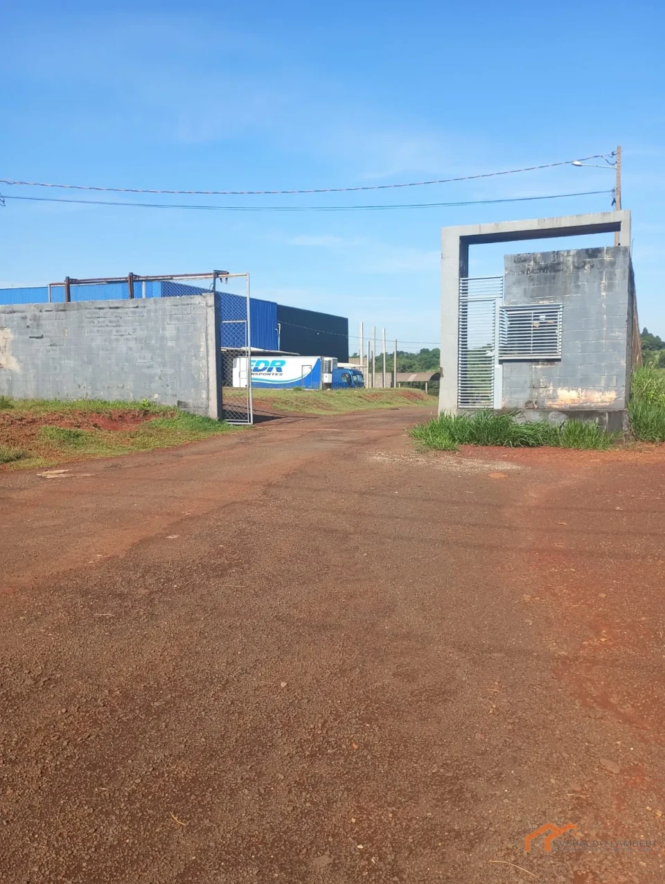 Imagens do imóveis BARRACÃO 1000m² | INDUSTRIAL/COMERCIAL.