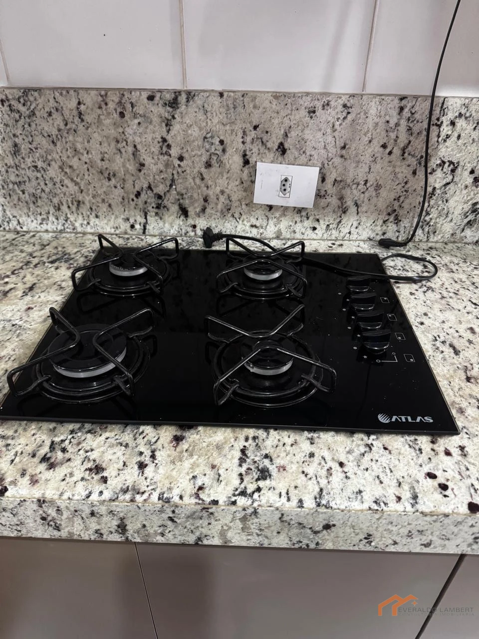 Imagens do imóveis CASA NOVA | COMPLETO DE ARMÁRIOS.