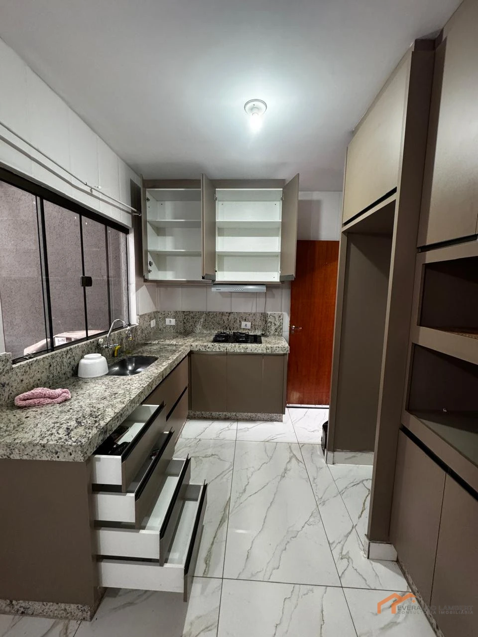 Imagens do imóveis CASA NOVA | COMPLETO DE ARMÁRIOS.