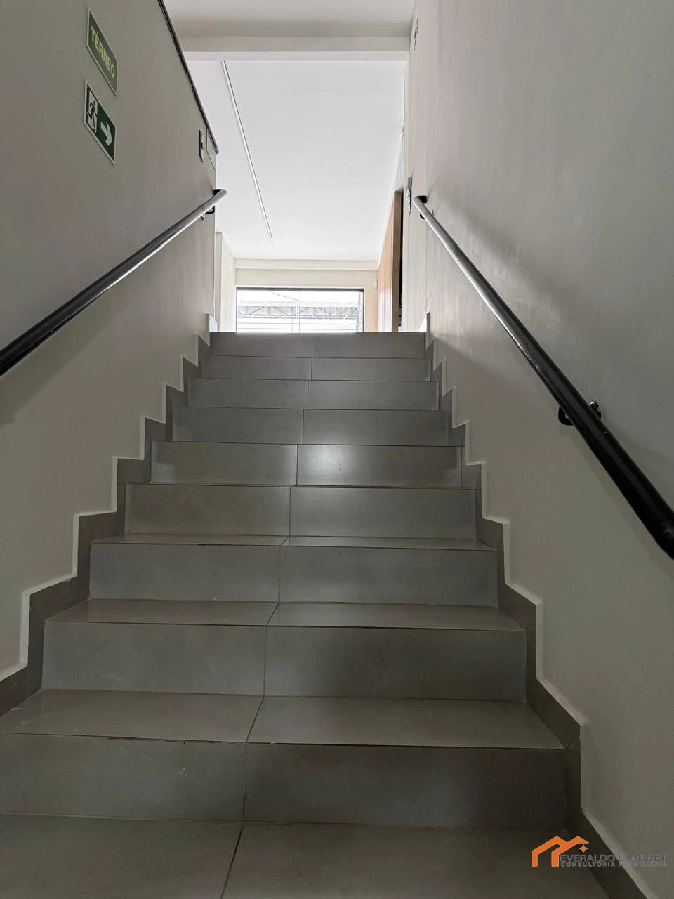 Imagens do imóveis LOJA COMERCIAL NOVA |  MOBILIADA  | PROX. AO LAGO IGAPÓ.