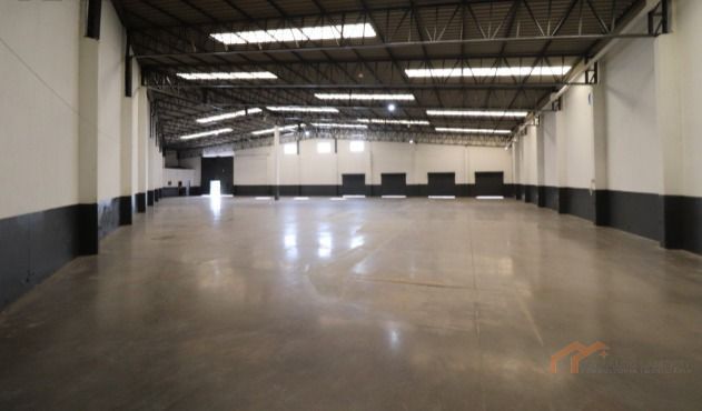 Imagens do imóveis Barracão com Doca e Pátio | Industrial/Comercial.