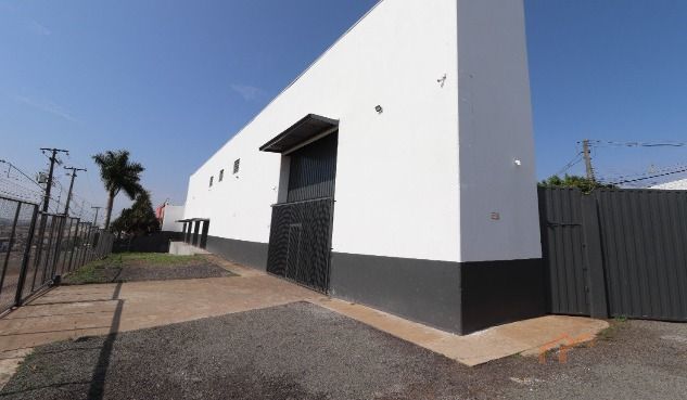 Imagens do imóveis Barracão com Doca e Pátio | Industrial/Comercial.