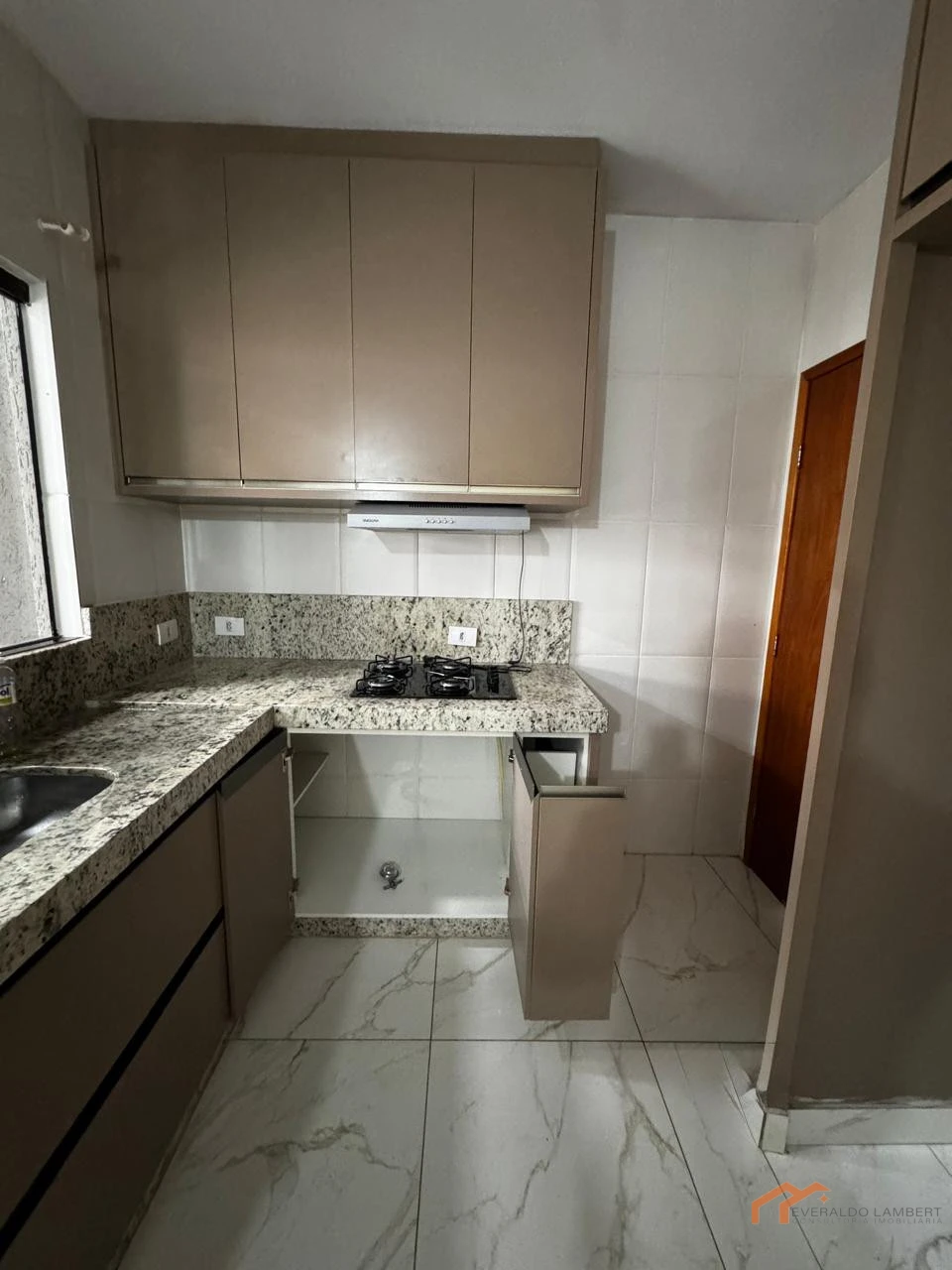 Imagens do imóveis CASA NOVA | COMPLETO DE ARMÁRIOS.