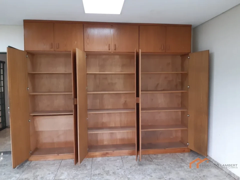 Imagens do imóveis BARRACÃO INDUSTRIAL/COMERCIAL 1800m².