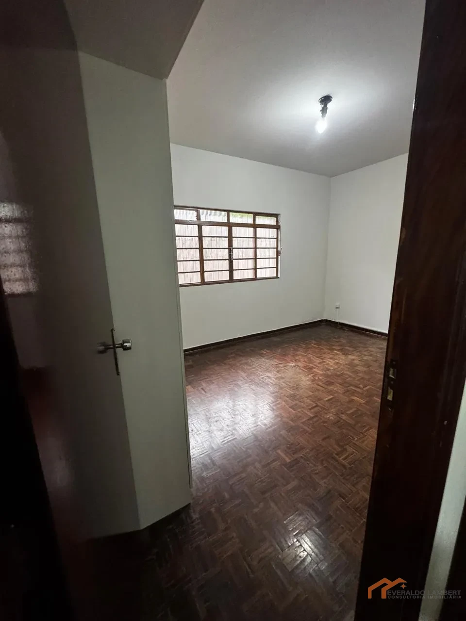 Imagens do imóveis CASA COM EDÍCULA.