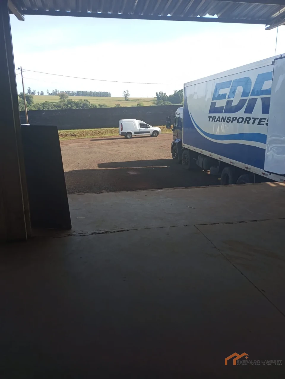 Imagens do imóveis BARRACÃO 1000m² | INDUSTRIAL/COMERCIAL.