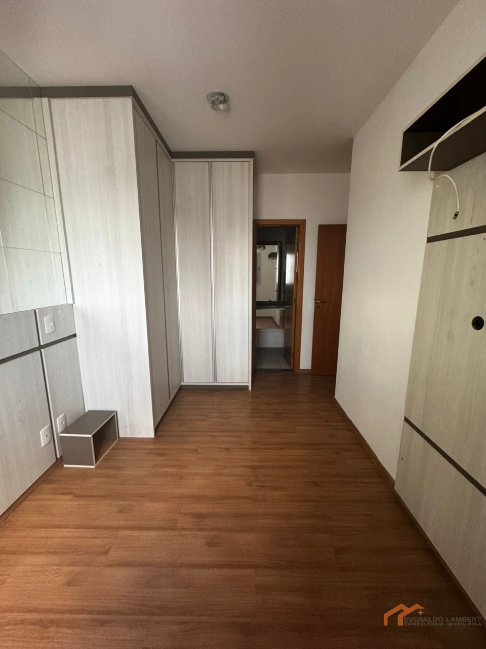 Imagens do imóveis APARTAMENTO ED. ACQUAROYAL |