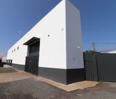 Imagens do imóveis Barracão com Doca e Pátio | Industrial/Comercial.