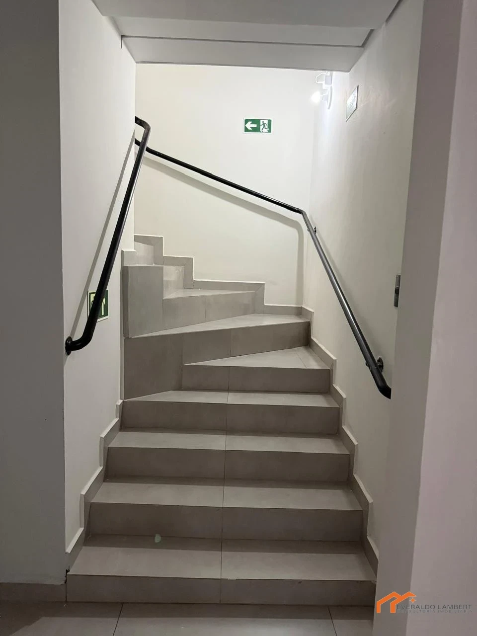 Imagens do imóveis LOJA COMERCIAL NOVA |  MOBILIADA  | PROX. AO LAGO IGAPÓ.