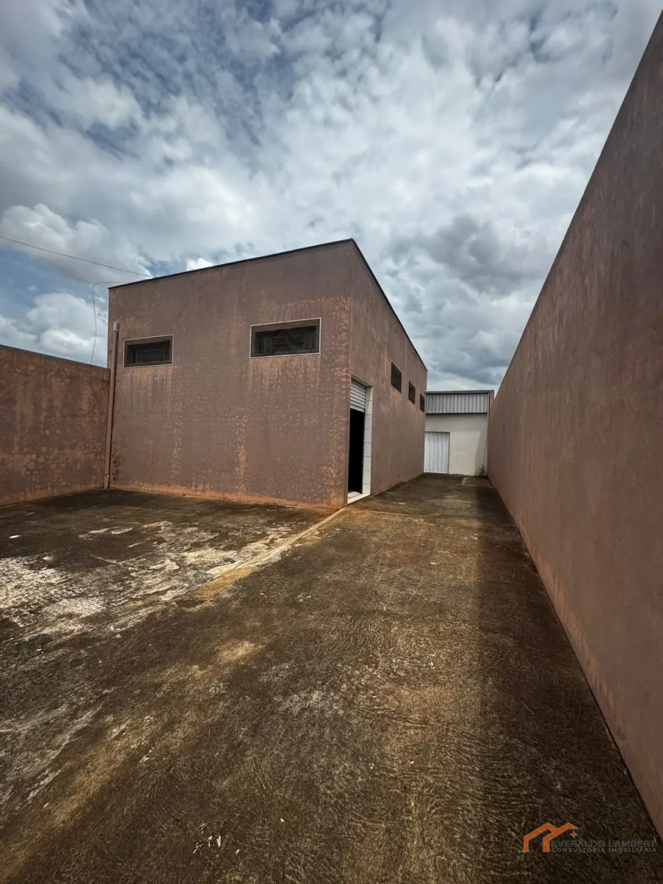 Imagens do imóveis BARRACÃO 180m²