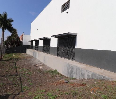 Imagens do imóveis Barracão com Doca e Pátio | Industrial/Comercial.
