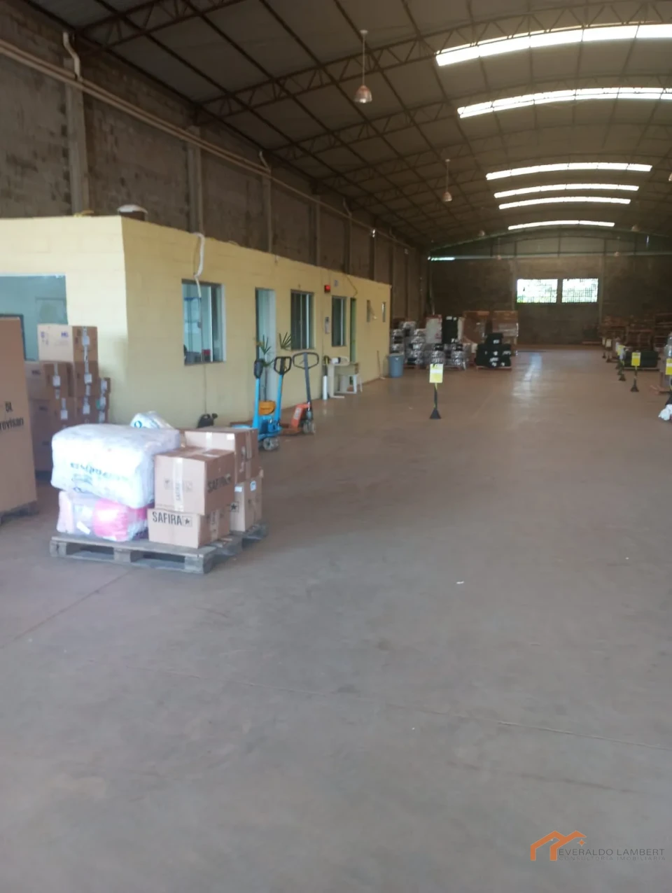 Imagens do imóveis BARRACÃO 1000m² | INDUSTRIAL/COMERCIAL.