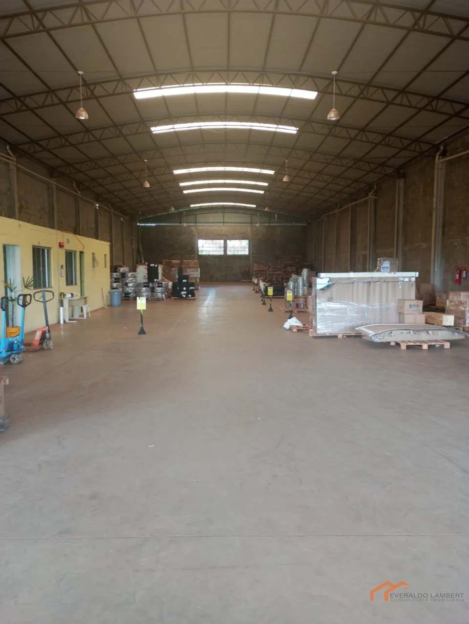 Imagens do imóveis BARRACÃO 1000m² | INDUSTRIAL/COMERCIAL.