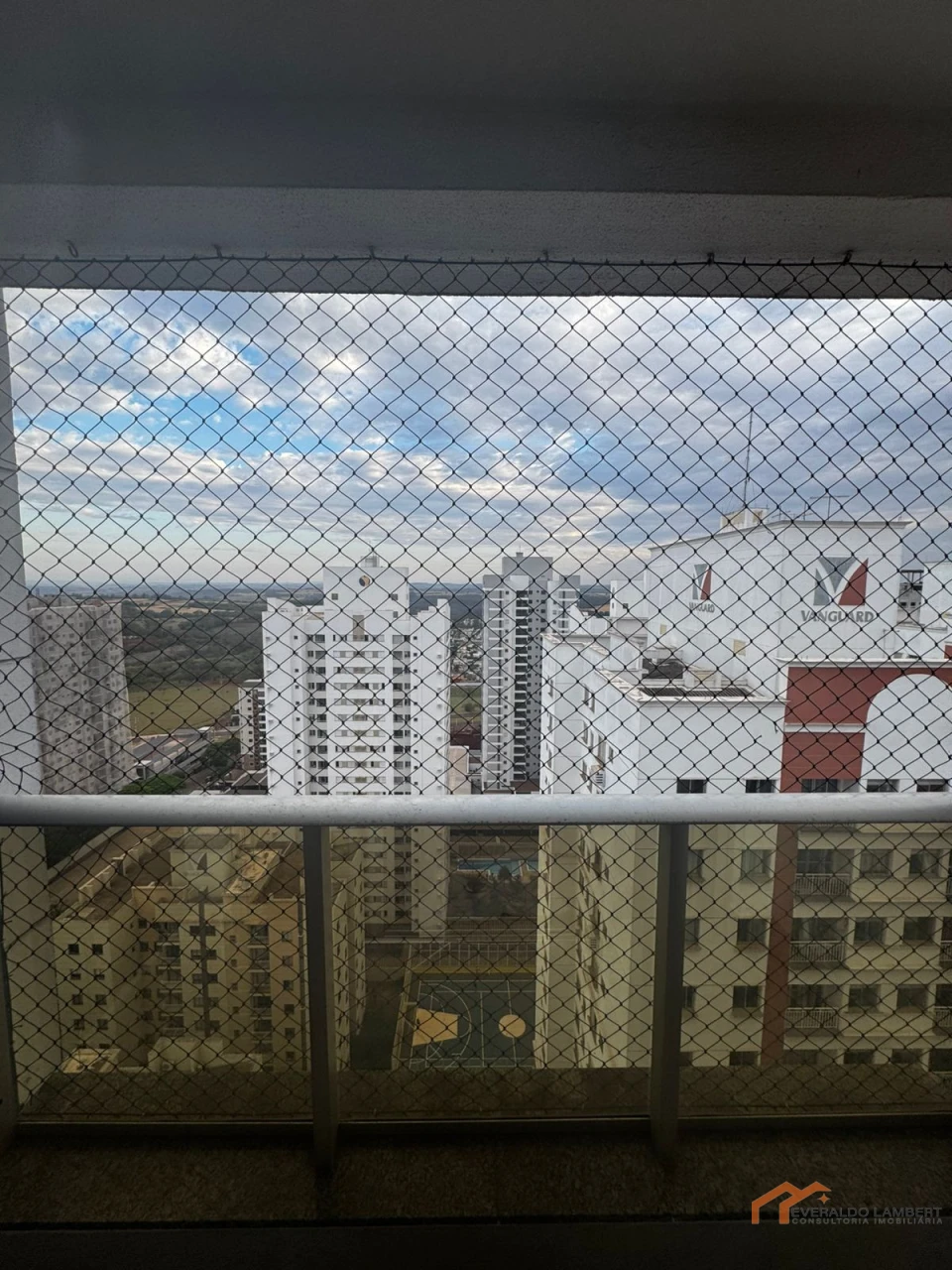 Imagens do imóveis APARTAMENTO ED. ACQUAROYAL |