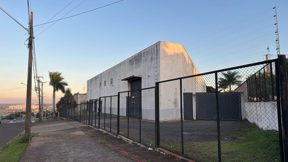 Imagens do imóveis Barracão com Doca e Pátio | Industrial/Comercial.