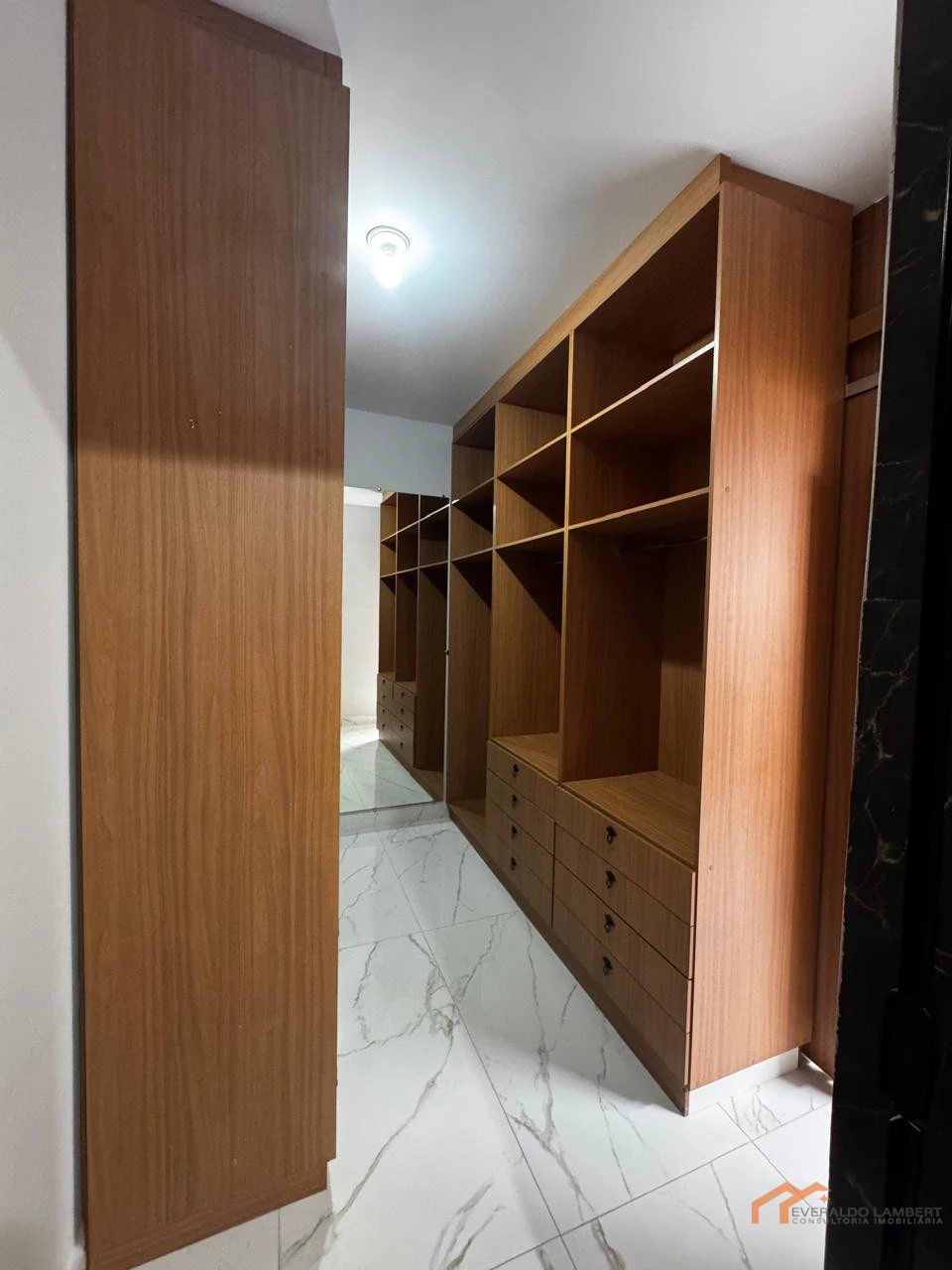 Imagens do imóveis CASA NOVA | COMPLETO DE ARMÁRIOS.