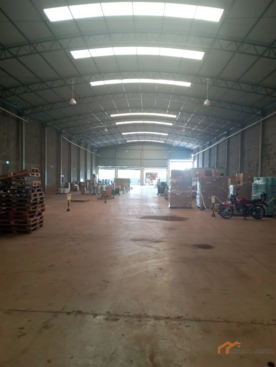 Imagens do imóveis BARRACÃO 1000m² | INDUSTRIAL/COMERCIAL.