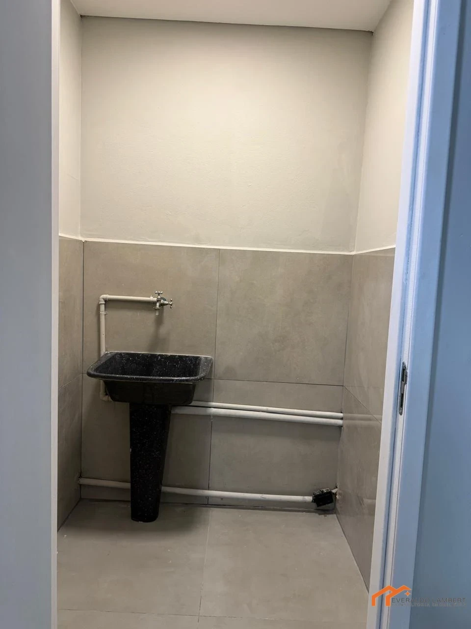 Imagens do imóveis LOJA COMERCIAL NOVA |  MOBILIADA  | PROX. AO LAGO IGAPÓ.