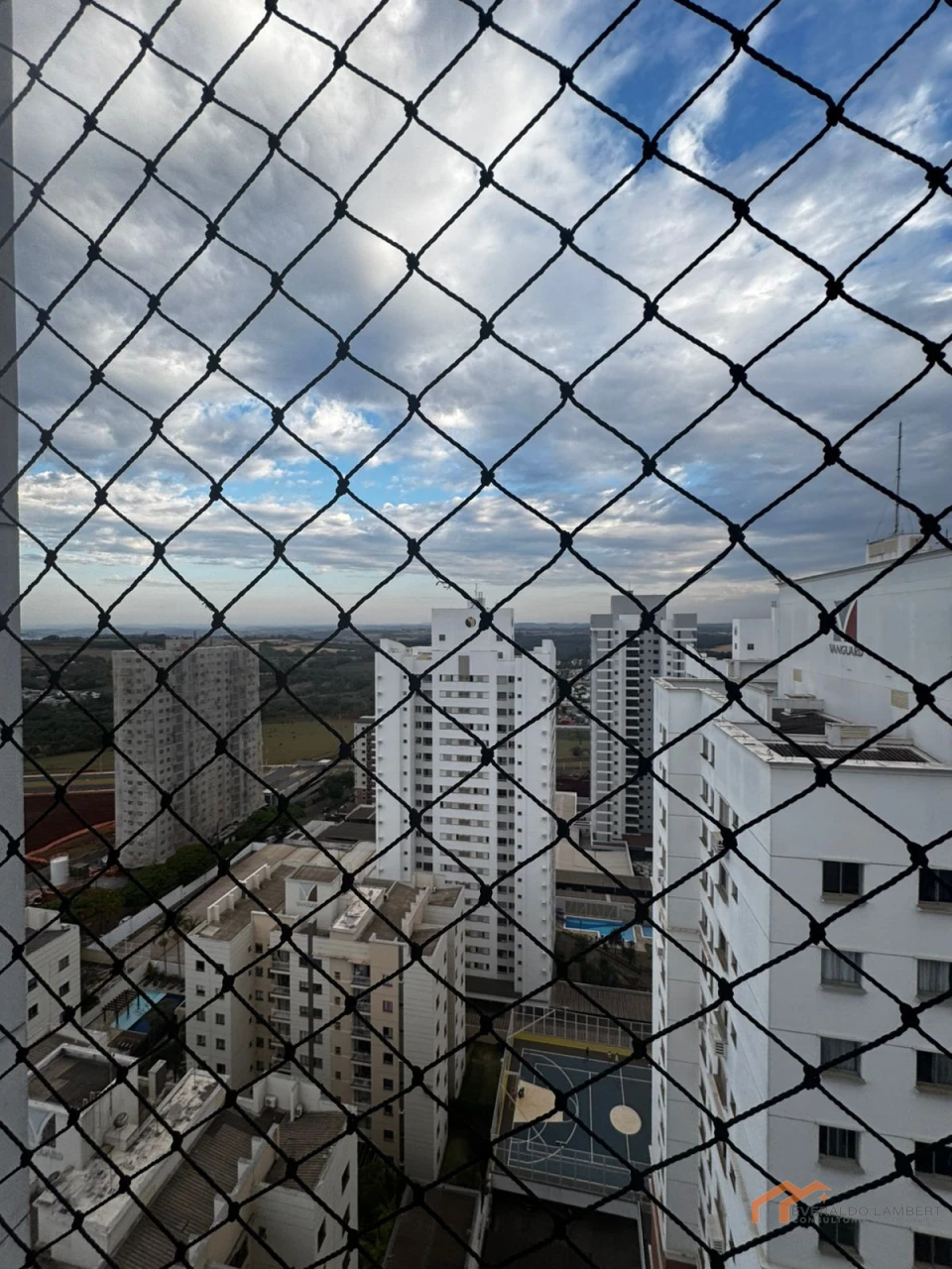 Imagens do imóveis APARTAMENTO ED. ACQUAROYAL |