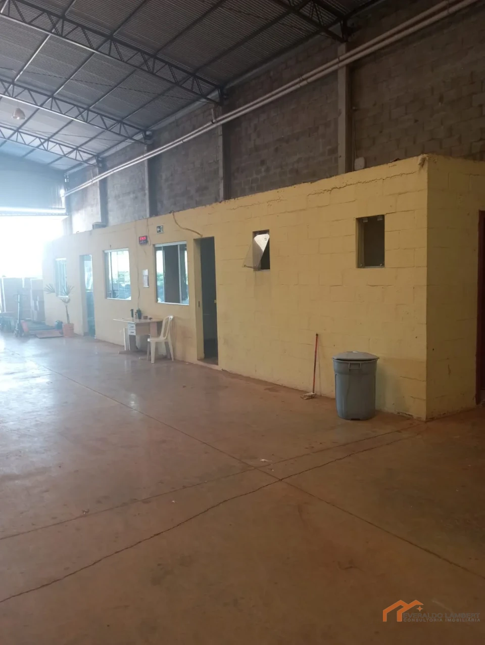 Imagens do imóveis BARRACÃO 1000m² | INDUSTRIAL/COMERCIAL.
